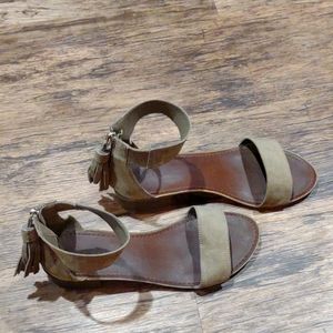 Women's shoes, flats